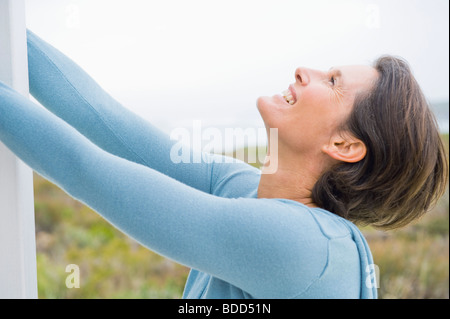 Nahaufnahme einer Frau lächelnd Stockfoto