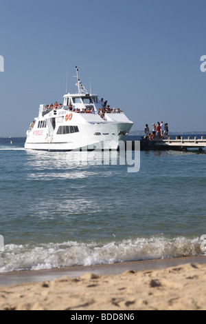 Iles d ' or Hydrojet Boot verlassen Pier in la Croix Valmer, Südfrankreich Stockfoto