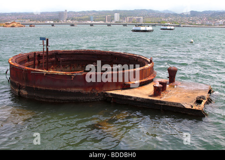 Die Überreste von einem Geschützturm auf der USS Arizona versenkt am Pearl Harbor Oahu Hawaii USA Stockfoto