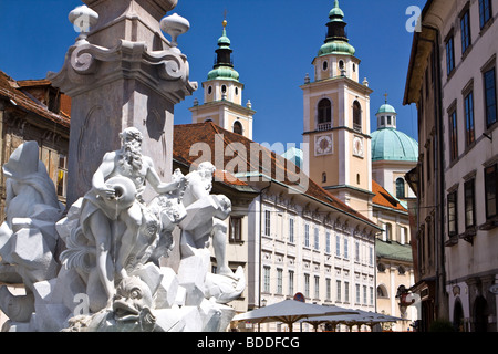 Kathedrale von St. Nikolaus und die Robba Brunnen in Ljubljana Slowenien Stockfoto