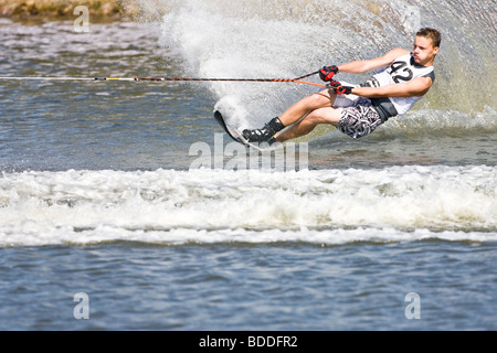 High Speed Slalom Wasserschifahrer - Victor Schultz Soerensen, Dänemark Stockfoto