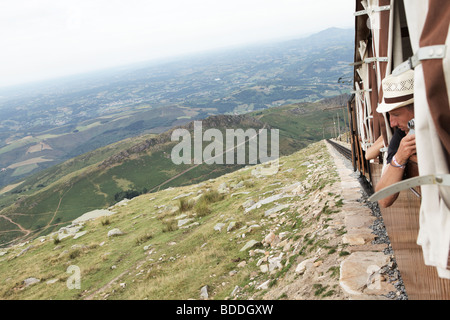 An Bord der Bergbahn in La Rhune im baskischen Land, Frankreich Stockfoto