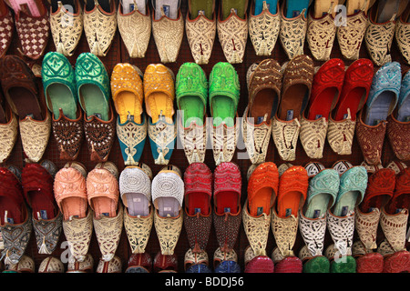 Traditioneller Souk in Dubai Schuhe zu verkaufen Stockfoto