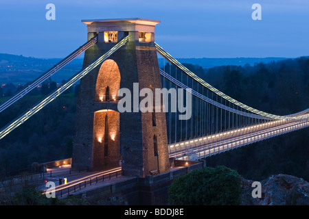 Clifton Suspension Bridge Clifton Bristol Avon England in der Dämmerung Stockfoto