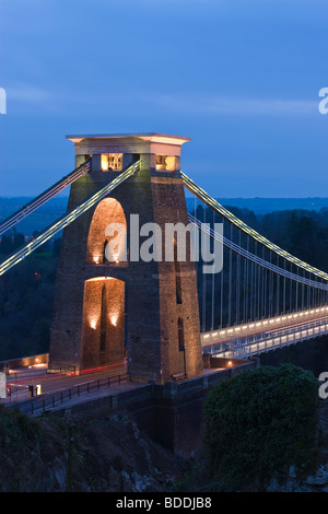 Clifton Suspension Bridge Clifton Bristol Avon England in der Dämmerung Stockfoto