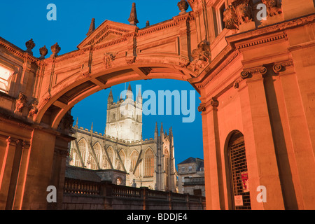 Bath Abbey Bad Avon England in der Dämmerung Stockfoto