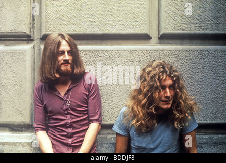 LED ZEPPELIN-John Paul Jones auf Links mit Robert Plant ca. 1975 Stockfoto