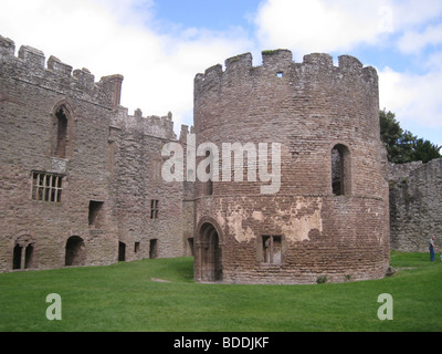 LUDLOW CASTLE, Shropshire, England zeigt der Chapel of St. Mary Magdalene auf dem Gelände des Schlosses Stockfoto