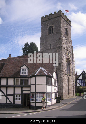 VIEL WENLOCK, Shropshire, England - der Turm der Kirche der Heiligen Dreifaltigkeit Stockfoto
