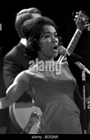 SUGAR PIE DESANTO - US pop-Sängerin im Oktober 1964 auf UK TV-Show Ready, Steady, Go Stockfoto