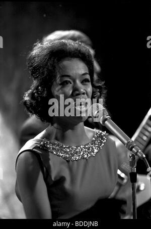 SUGAR PIE DESANTO - US pop-Sängerin im Oktober 1964 auf UK TV-Show Ready, Steady, Go Stockfoto