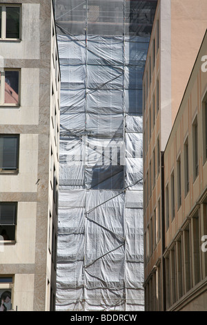 Kunststoffummantelt, Gerüste auf einer Baustelle in München. Stockfoto