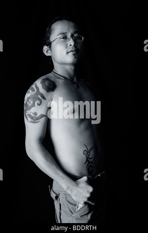 Traditionellen Stammes-Tätowierungen der Iban Stamm in Borneo, Malaysia. Stockfoto