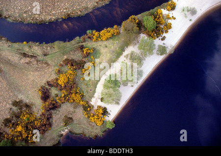 Der kleine Strand am westlichen Ende des Lough Dan in den Wiclow Bergen, Irland. Stockfoto