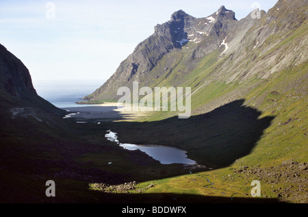 Abgelegenen Horseid Strand auf Moskensoya auf den Lofoten in Norwegen. Stockfoto