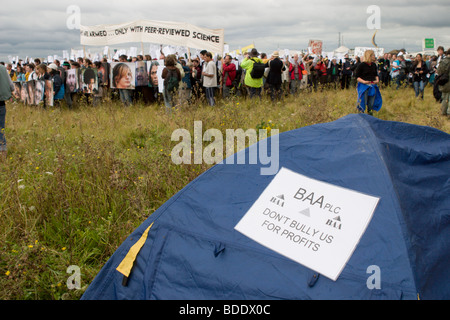 Klimacamp protestieren am Flughafen Heathrow. Stockfoto