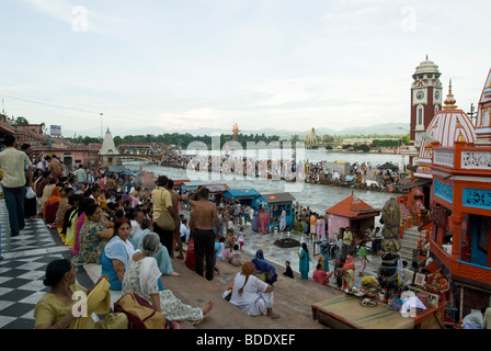 Indien, Uttarakhand, Haridwar Pilger Baden im Ganges-Fluss Stockfoto