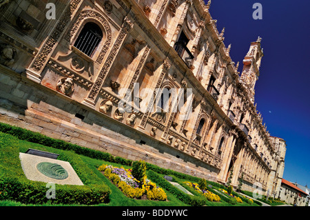 Spanien, Jakobsweg: Seitliche Ansicht des Hotel Parador de San Marcos in León Stockfoto