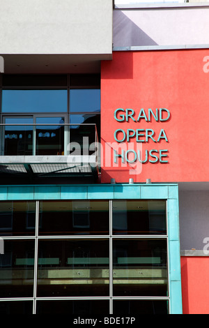 Irland, Norden, Belfast, Great Victoria Street, Äußeres Detail der modernen Erweiterung Grand Opera House. Stockfoto