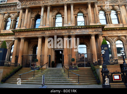 Irland, Norden, Belfast, Cathedral Quarter, Waring Street, äußere des Merchant Hotels früher Ulster Bank HQ Stockfoto