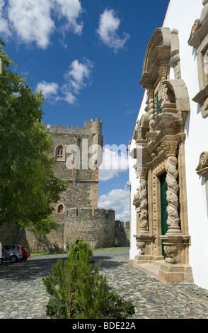 Portugal, Tras-os-Montes, Braganca, Igreja da Santa Maria und der Kirche Stockfoto