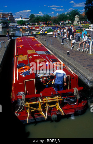 Riverboat entlang Fluß Avon Stadt Stratford-upon-Warwickshire County England Europas Stockfoto