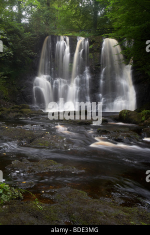 Ess-Na-Crub Wasserfall am Fluss Inver im Glenariff Forest Park County Antrim-Nordirland Vereinigtes Königreich Stockfoto