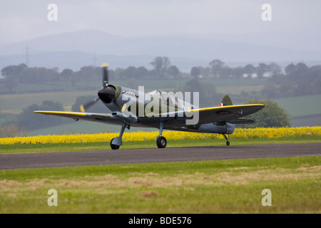 Supermarine Aircraft Factory Spitfire Mk26 - 2 Sitz Homebuild Replik Stockfoto