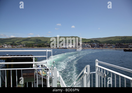 CALMAC Fähre von der Stadt Largs auf dem Firth of Clyde zur Insel Great Cumbrae, Schottland, Großbritannien Stockfoto