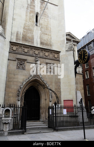 Eintritt in die Gilde-Kirche von St. Dunstan in West Fleet Street London Großbritannien Stockfoto