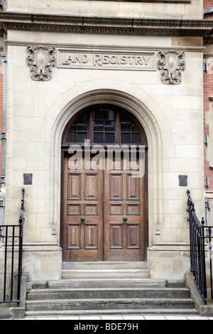 Eingang zum Land Registry Office Lincoln es Inn fields London uk Stockfoto