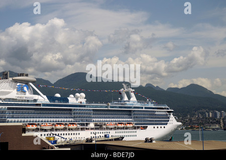 Ozeandampfer im Dock am Canada Place in Vancouver British Columbia, Kanada Stockfoto