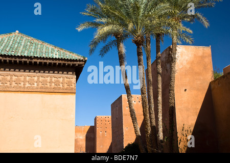 Palmen in der Saadian Gräber in der Kasbah, Medina, Marrakesch, Marokko, Nordafrika Stockfoto