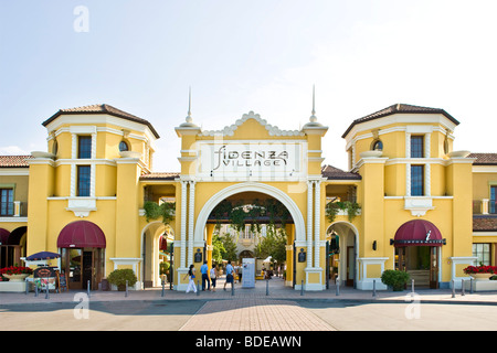 Shopping Center Fidenza Village, Fidenza, Provinz von Parma, Italien Stockfoto