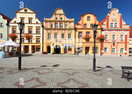 Lądek Zdrój Altmarkt an einem sonnigen Sommertag niedriger Schlesien Polen Bad Landeck Stockfoto