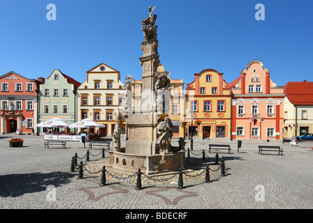 Lądek Zdrój Altmarkt an einem sonnigen Sommertag niedriger Schlesien Polen Bad Landeck Stockfoto