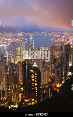 Blick vom The Peak in der Abenddämmerung Shan Teng, Hong Kong, China. Stockfoto