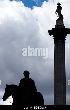 Statue und George IV und Nelson Säule auf dem Hintergrund, Trafalgar Square, London, England, Vereinigtes Königreich Stockfoto