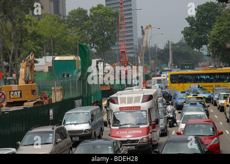 Ambulanz im Stau, Singapur Stockfoto