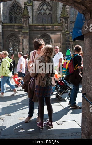 Romantik in der Royal Mile Edinburgh während 2009 Edinburgh International Festival Stockfoto