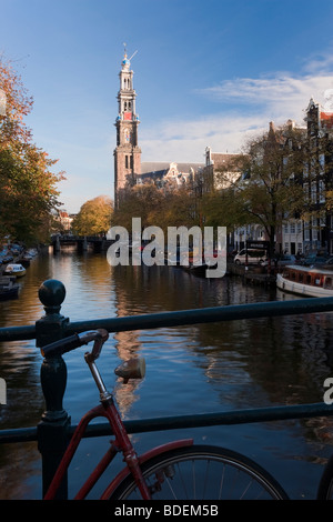 Europa, Niederlande, Holland, Blick in Richtung Turm der Westerkerk Suche entlang Prinsengracht Stockfoto