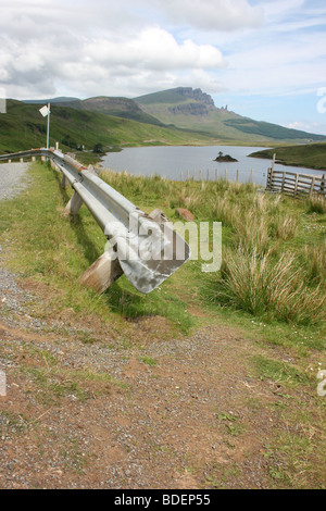 Loch Fada auf der Halbinsel Trotternish, Isle Of Skye, Schottland mit The Storr in der Ferne Stockfoto