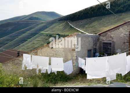 Tägliche Reinigung in die hohe Ebene Castelluccio in Umbrien Stockfoto