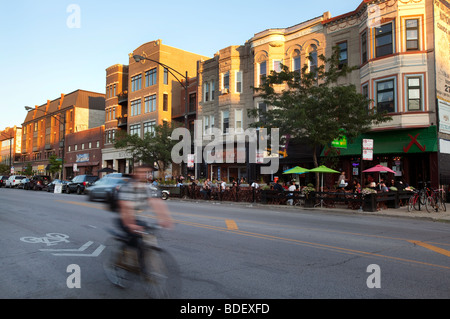 Geschäftsbereich Straße westlich von Damen Avenue Wicker Park Bucktown Nachbarschaft Bars Streetlife Restaurants Hüft-Bereich Streifen Nachtleben Stockfoto