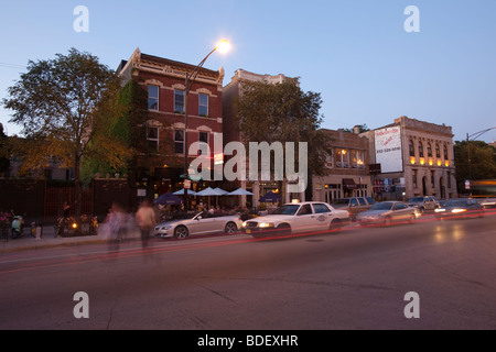 Division Street Bars in Bucktown Wicker Park Chicago Illinois zeigen Nachtleben, Restaurants, Bars Menschen, Autos und lifestyle Stockfoto