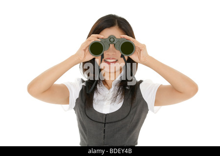 Schöne asiatische Geschäftsfrau mit einem Paar Fernglas auf weißem Hintergrund Stockfoto