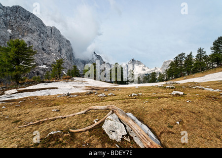 Jalovec (2645M) betrachtet von Slemenova Spica, in der Nähe der Vrsic-Pass in den Julischen Alpen Gorenjska, Slowenien. Stockfoto