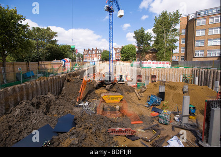 Neue Häuser gebaut in Ealing Common, W5, London, Großbritannien Stockfoto