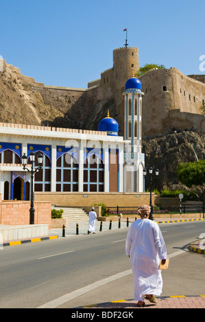 Al Khawr Moschee mit Al Mirani Fort im Hintergrund Muscat Oman Stockfoto