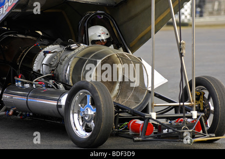 Motor auf lustiges Auto ausgesetzt, während des Wartens auf slot Stockfoto